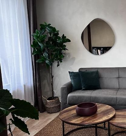 Myaka Appartement Wood Cholet Bagian luar foto