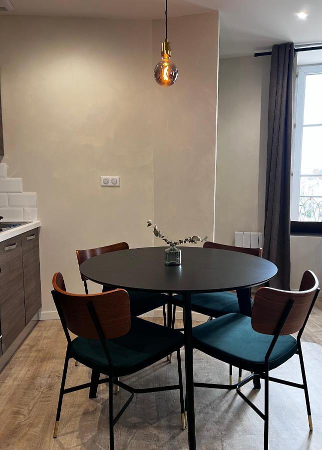 Myaka Appartement Wood Cholet Bagian luar foto
